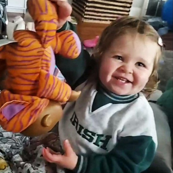 Hi! I'm Kelly 💛🦋 Get to know me :) - Picture 4 of 8